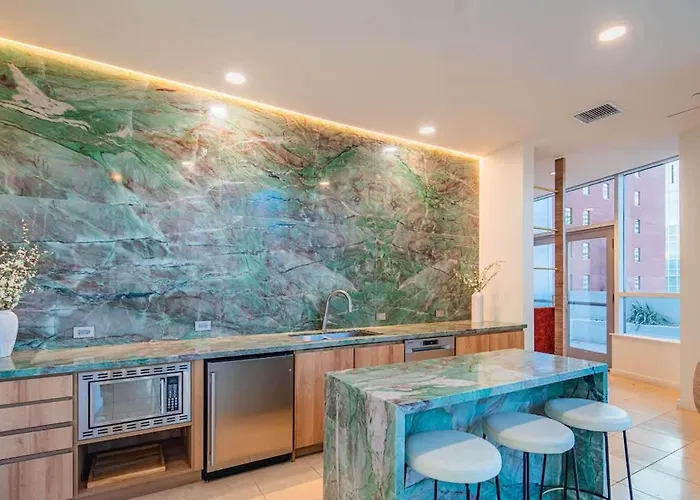 Tranquil 1br With Parking Gym Pool Phoenix