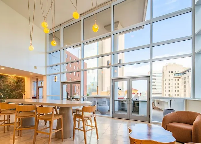 Tranquil 1br With Parking Gym Pool Phoenix